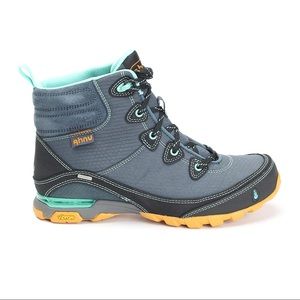 Ahnu Sugarpine waterproof boots size 7.5